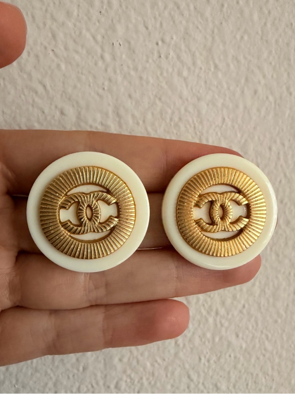 ✨Vintage Chanel Cream & Gold CC Medallion Statement Earrings🤍 - Picture 6 of 8